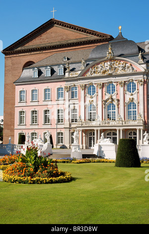 Südflügel des Kurfürsten Palast in Trier, Deutschland. Stockfoto