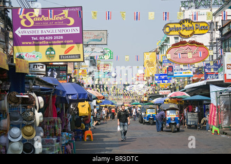 Verkehr auf der Khao San Road in Bangkok Stockfoto