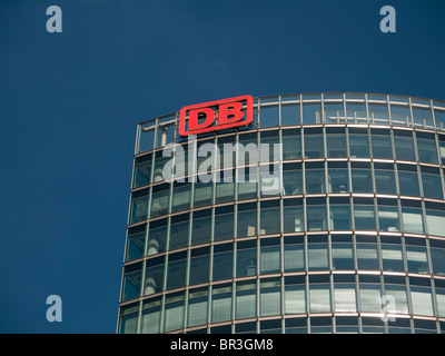 Detail der Turm Sitz der DB oder Deutsche Bahn national Railway Company in Berlin Deutschland Stockfoto