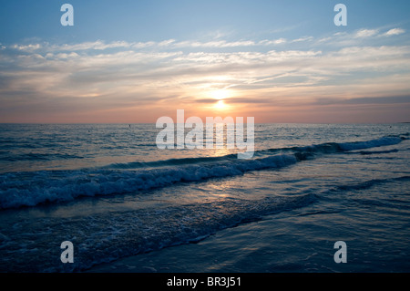 Sonnenuntergang über St Pete Beach in der Nähe von St.Petersburg Florida USA Stockfoto