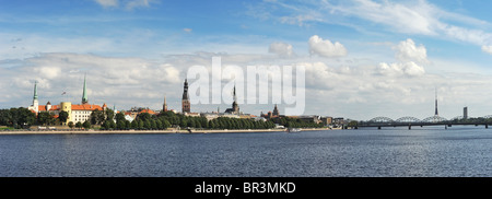 Panorama-Riga (Lettland) in den Sonnenschein Tag Stockfoto