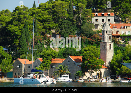 CAVTAT, in der Nähe von DUBROVNIK, Kroatien. Ein Blick auf die Stadt und den Hafen. 2010. Stockfoto