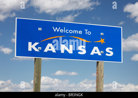 Herzlich Willkommen Sie in Kansas Zeichen an der Oklahoma/Kansas-Grenze. Stockfoto
