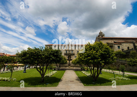 Xardins de Casto San Pedro quadratisch mit Igrexa San Francisco Kirche auf der rechten Seite, Pontevedra, Spanien, Europa Stockfoto