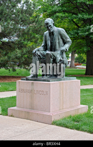 Statue von Abraham Lincoln vor Kapitol von Topeka Kansas Stockfoto