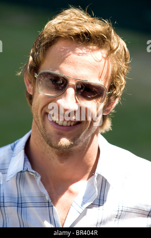 Jenson Button ist vor der Mens letzte während Wimbledon Tennis Championships 2010 befragt. Stockfoto