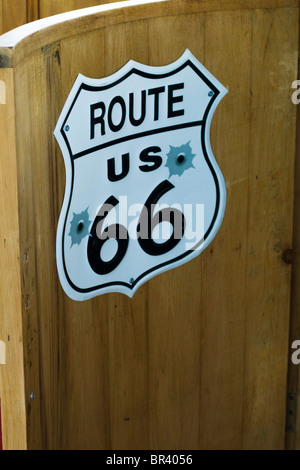 ein Zeichen für Route 66 uns in einem deutschen Wohnmobil Stockfoto