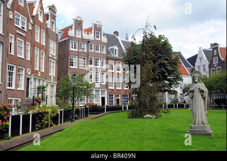 Innenansicht der Begijnhof geheimen Gartens in Amsterdam, Niederlande Stockfoto