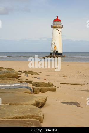 Leuchtturm und Strand von Talacre, Punkt von Ayr, Flintshire, Wales. Stockfoto