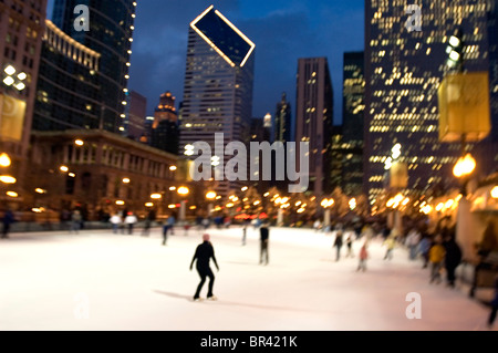 Chicagos Millennium Park in der Abenddämmerung Stockfoto