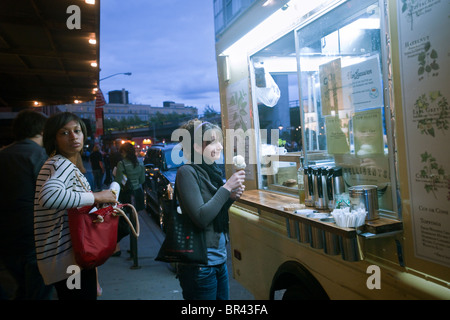 Die Van Leeuwen Artisan Eiswagen im angesagten Meatpacking District in New York Stockfoto