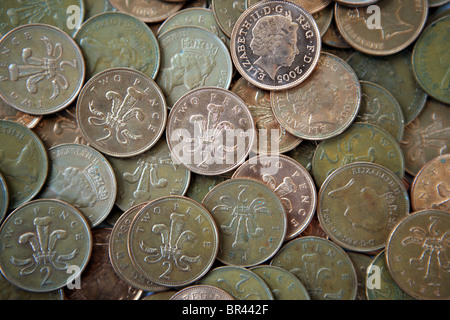 2 Pence Münzen in einem Stapel Stockfoto