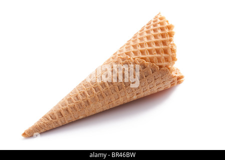 Wafer-Kegel auf weißem Hintergrund Stockfoto