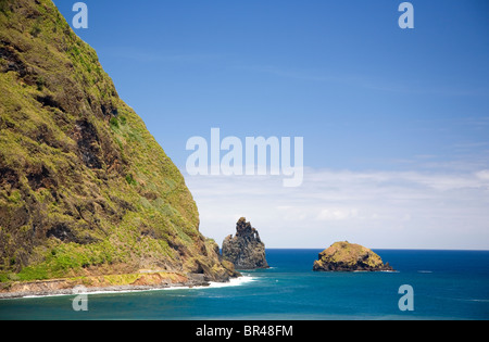 Mäntel aus Seixal und Blick auf Ribeira da Janela in Madeira Stockfoto