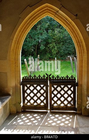 Blick vom Südportal der Kirche St. Jakob, kleine Dalby, Leicestershire, England, Vereinigtes Königreich Stockfoto