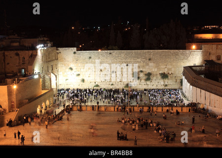 Der Tempelberg in Jerusalem, einschließlich die Klagemauer und die goldene Kuppel des Felsens in der Nacht Stockfoto