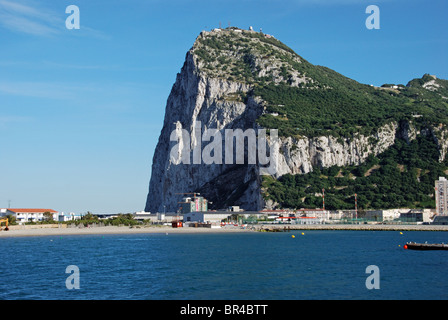 Der Felsen in der Bucht von Spanien, Gibraltar, Großbritannien, Westeuropa gesehen. Stockfoto