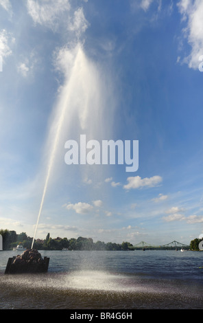 Brunnen vor der Glienicker Brücke, Park Babelsberg, Potsdam, Brandenburg, Deutschland Stockfoto