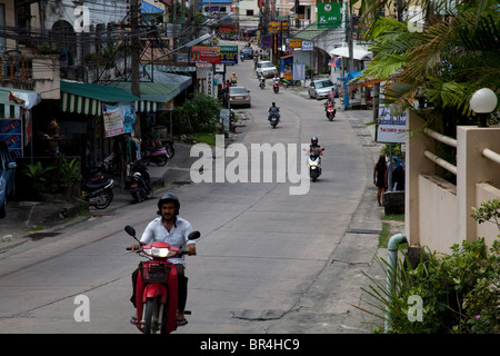 Eine belebte Straße in Phuket, Thailand Stockfoto