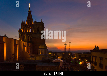 Sonnenuntergang hinter den LA PARROQUIA oder Kathedrale, Cathlic Pfarrkirche - SAN MIGUEL DE ALLENDE, Mexiko Stockfoto