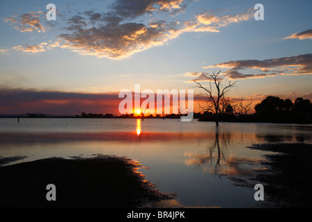 Sonnenuntergang am See Manze, Selous Game Reserve, Tansania Stockfoto