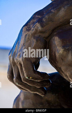 Die Hand der Auguste Rodin Skulptur mit dem Titel der Denker im Hof des the LEGION OF HONOR - SAN FRANCISCO, Kalifornien Stockfoto