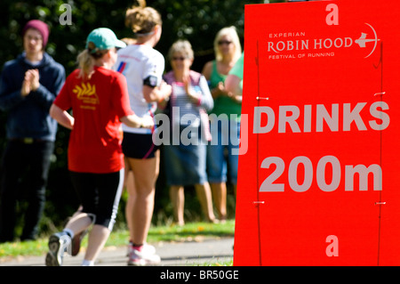 Bahnhof 200 m zu trinken Stockfoto