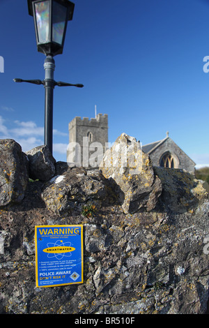 Str. Marys Kirche bei Berrow in Somerset mit Sicherheit bemerken über wertvolle Metalle durch "Smartwater" geschützt Stockfoto