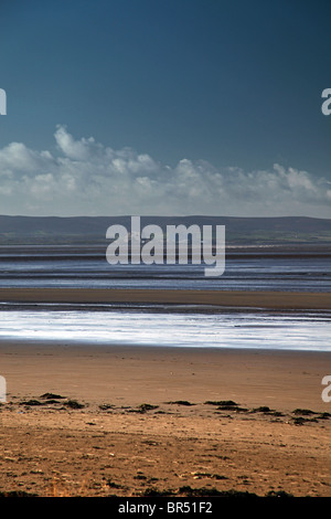 Blick über die Mündung des Flusses Parrett von Burnham-on-Sea, das Kernkraftwerk Quantock Hills und Hinkley Point Stockfoto