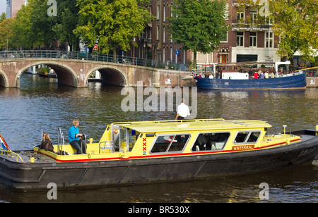 Niederländischen Wasserschutzpolizei Boot auf Patrouille am Fluss Amstel, Amsterdam, Holland Stockfoto