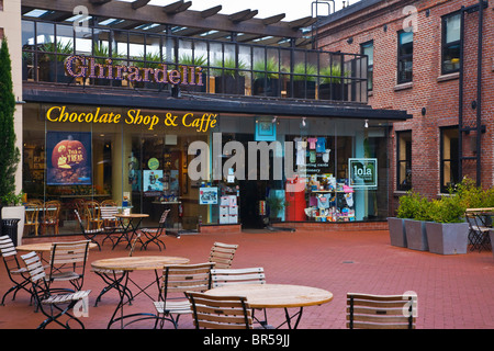 GHIRARDELLI SQUARE bietet Schokolade aller Art zum Verkauf - SAN FRANCISCO, Kalifornien Stockfoto