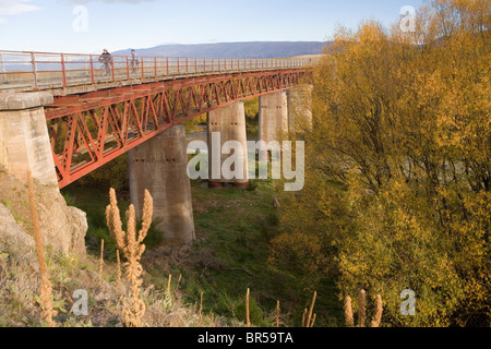 Herbstfarben auf der Otago Rail Trail Stockfoto