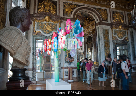 Versailles, Frankreich, Touristen besuchen die Contemporary Arts Show, Takashi Murakami Versailles, „Superflat Flowers“ im Chateau, Avantgarde Paris, Schloss Versailles Frankreich Stockfoto