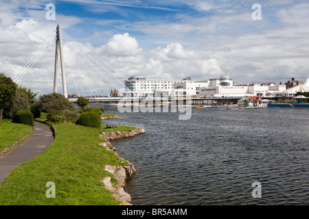 Großbritannien, England, Merseyside, Southport, Fußweg neben Marine See Stockfoto