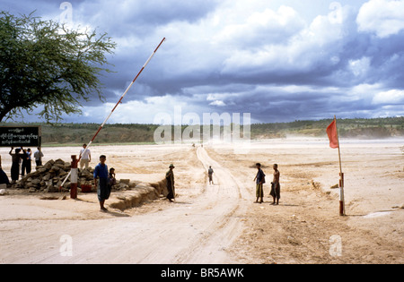 Ausgetrocknete Flusstal, Burma, Myanmar, Asien Stockfoto