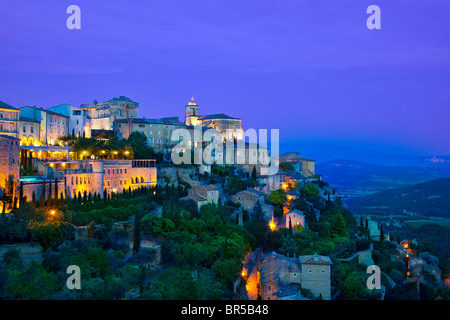 Europa, hochgelegene Dorf von Gordes, Luberon, Frankreich, Vaucluse (84) Stockfoto