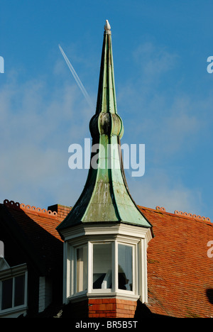 Architektonisches Detail von einem Hausdach in Aberystwyth, Wales. Stockfoto