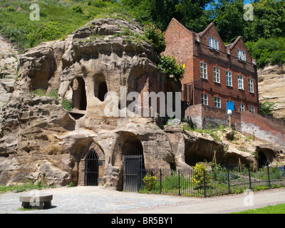 Blick auf Mortimers Loch und das Schulhaus im Sudhaus Hof Museum, Nottingham England UK Stockfoto