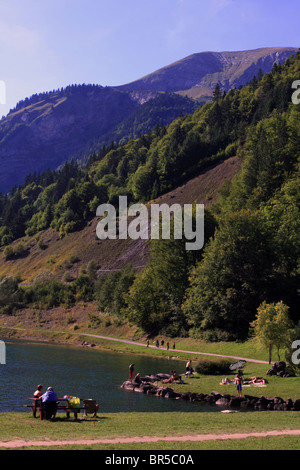 Das Gelände des Hotel Restaurant Le Bout du Lac, Montriond, Französische Alpen Stockfoto