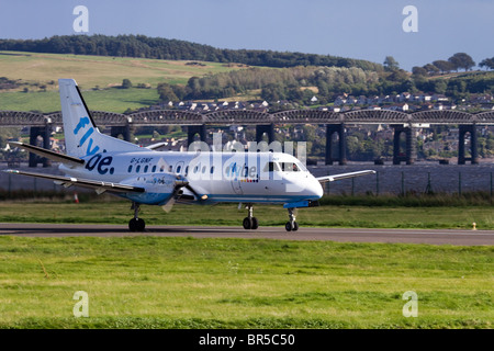 Logan Air G-LGNF Loganair Saab 340  FlyBe-Flugzeuge fliegen vom Dundee Airport, Tayside, Schottland, Großbritannien ab Stockfoto