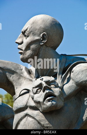 "Die Jagd" cast Edelstahl-Skulptur vor dem Barber Vintage Motorsports Museum in Birmingham, Alabama, USA Stockfoto