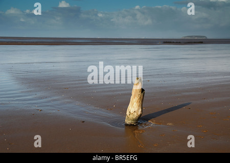 Blick über die Mündung des Flusses Parrett von Burnham-on-Sea an steilen Holm Insel und den Bristolkanal Stockfoto