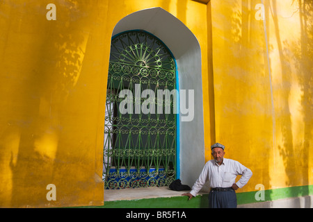 Uigurische Mann in ID-Kah Moschee, Kashgar, Xinjiang, China Stockfoto