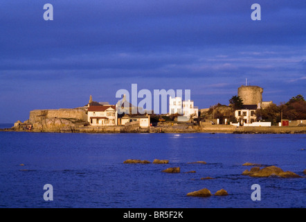 Sandycove, Co Dublin, Irland; Das James Joyce Tower und das Museum In der Ferne In ein Dorf an der Ost Küste von Irland Stockfoto