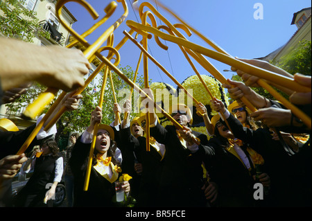 Universität Coimbra Studenten während der jährlichen Queima Das Fitas Parade, Coimbra, Portugal Stockfoto