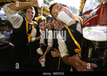 Universität Coimbra Studenten während der jährlichen Queima Das Fitas Parade, Coimbra, Portugal Stockfoto