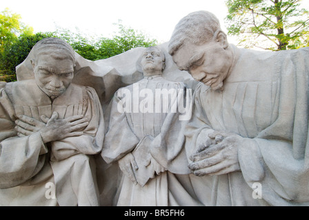 "Die Minister kniend" Statue von Raymond Kaskey in Kelly Ingram Park in der Innenstadt von Birmingham, Alabama, USA Stockfoto