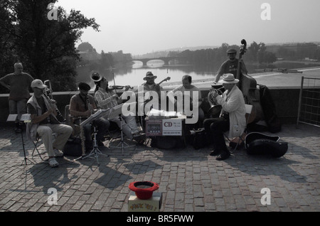 Orchester auf der Karlsbrücke, Prag Stockfoto