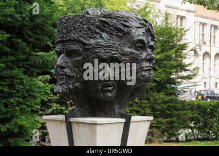 Zwölf Gesichter des Mannes bronze Statue, South Kensington, London UK Stockfoto