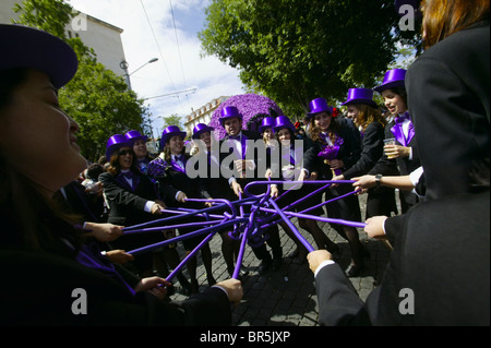 Universität Coimbra Studenten während der jährlichen Queima Das Fitas Parade, Coimbra, Portugal Stockfoto